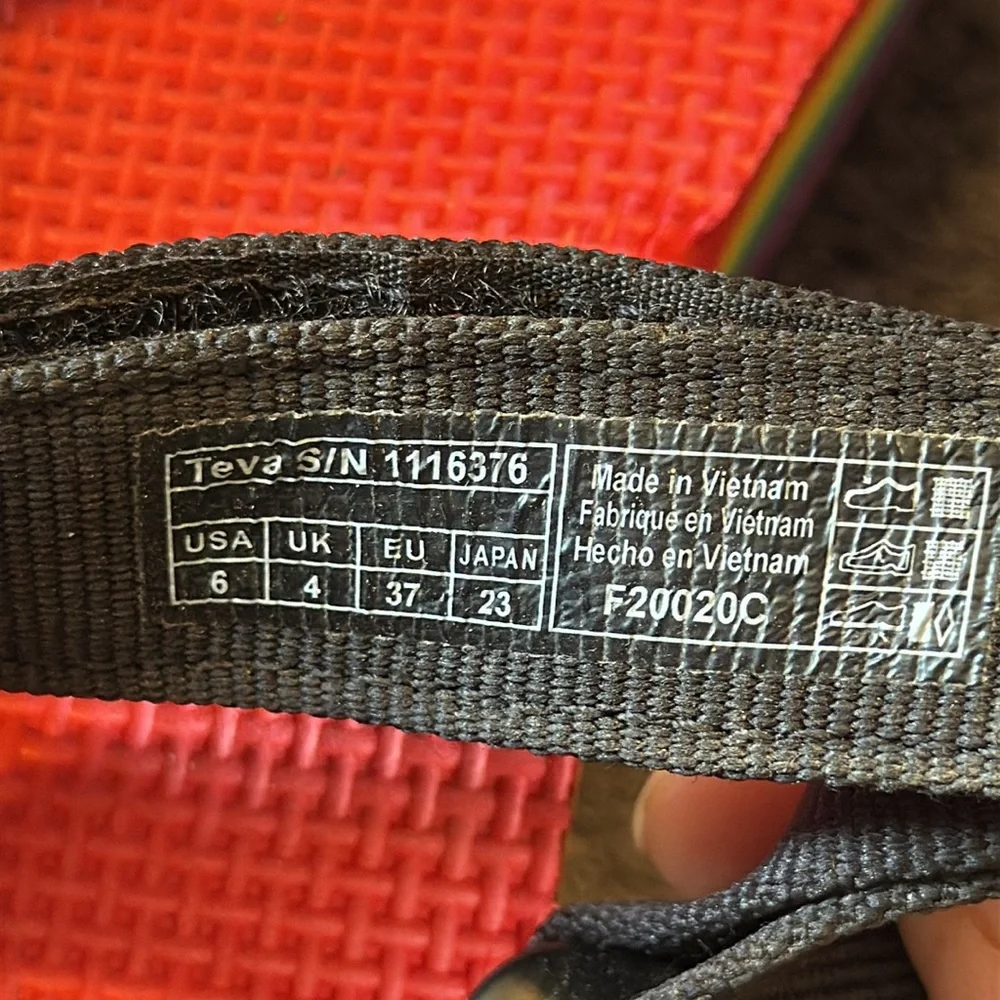 Teva All Gender‎ Flatform Universal Rainbow Pride sz 6